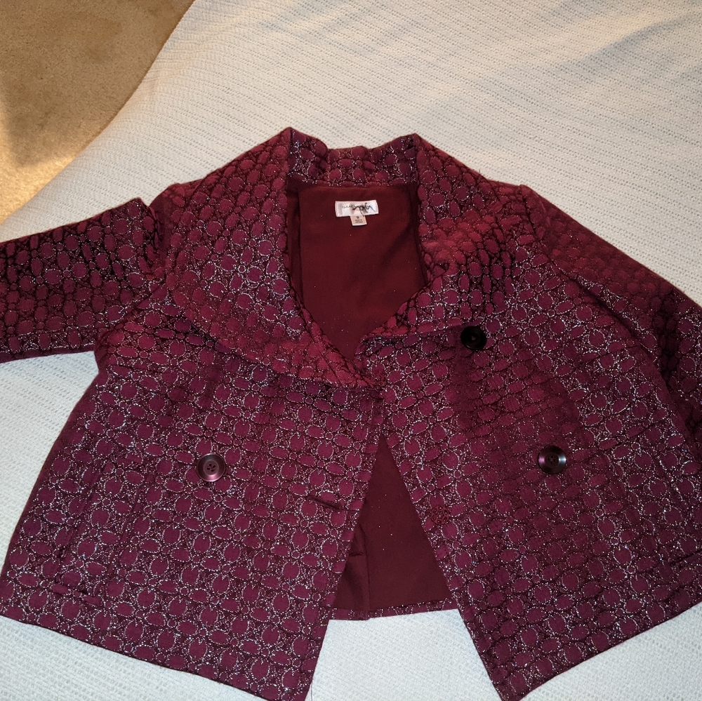 Issac Mizrahi Short jacket with three-quarter length sleeves